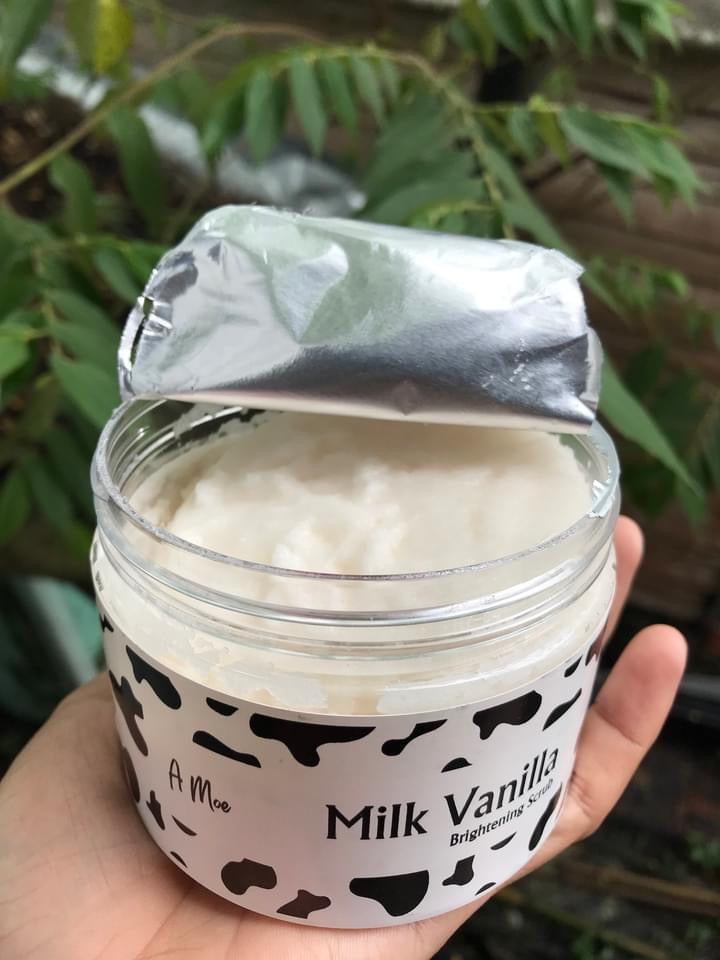A Moe Scrub 350g ( Milk Vanilla )