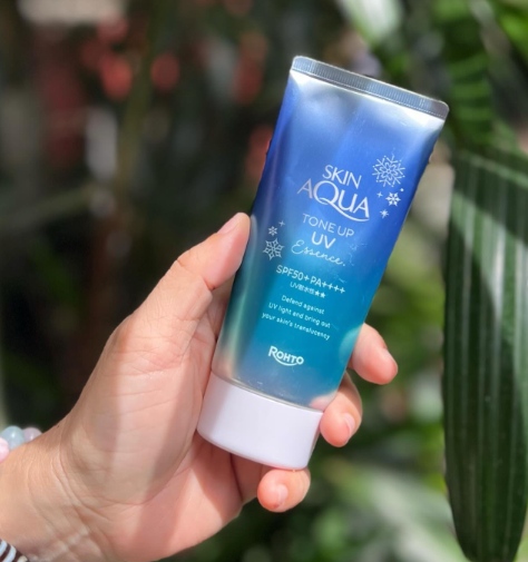 Skin Aqua Tone Up UV Essence (Blue)